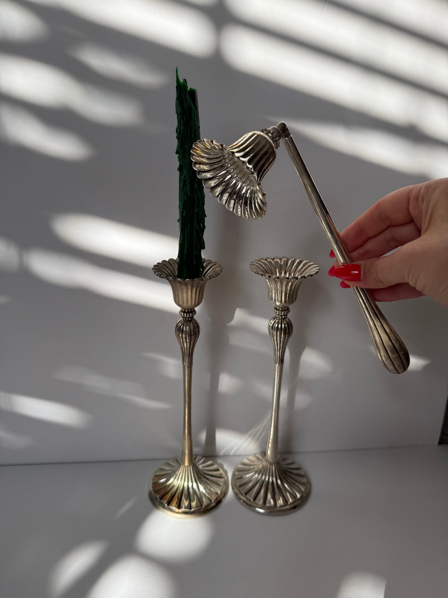 Silver-Plated Candlestick Set with Snuffer – Fluted Shell Design, Elegant Taper Holders, Vintage-Style Table Decor
