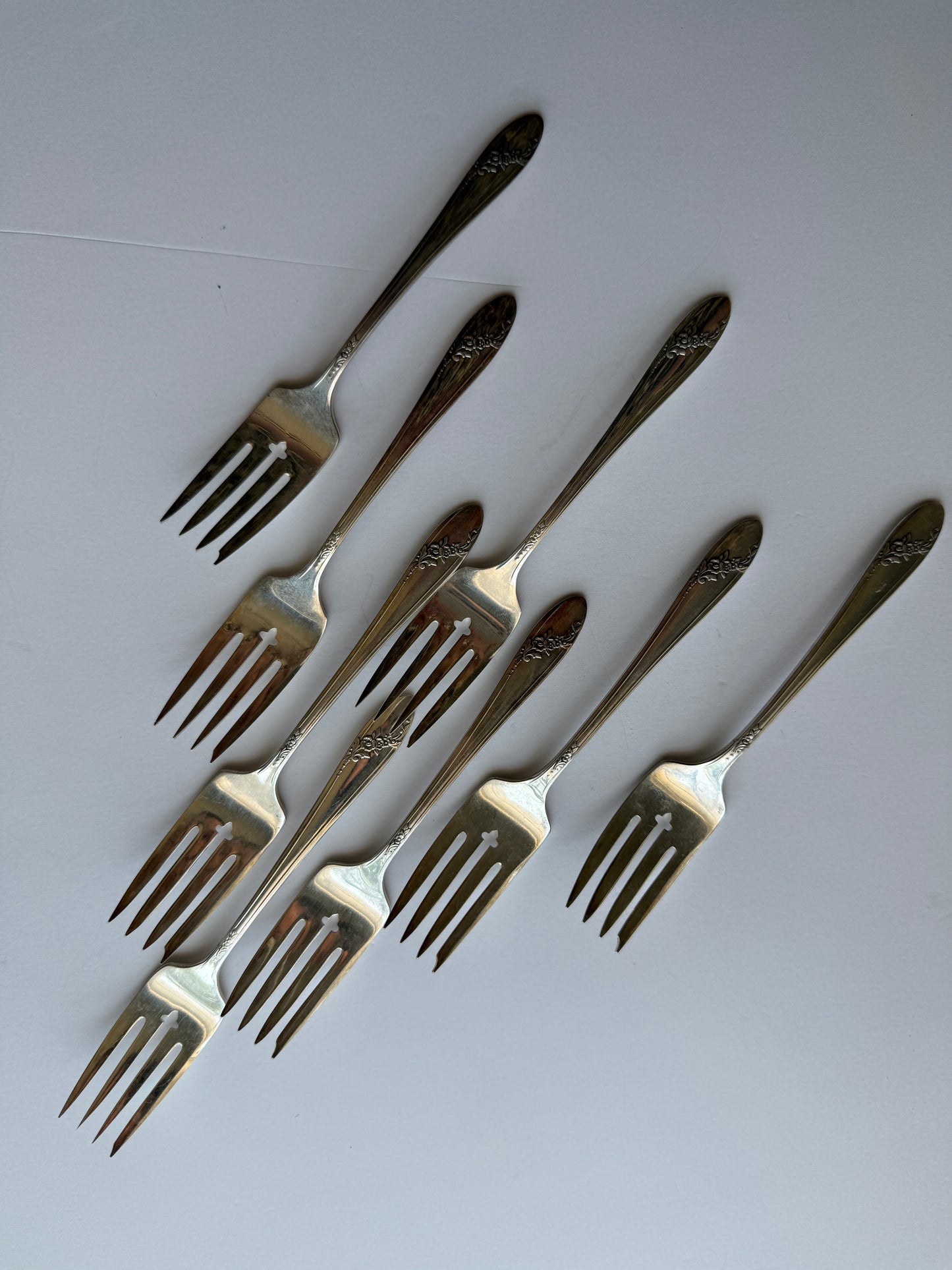 Set of 8 Vintage Silver-Plated Dessert Forks by Oneida Community – Elegant Classic Flatware