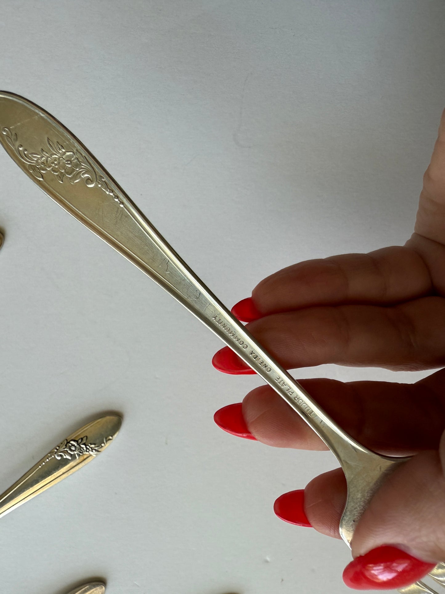 Set of 8 Vintage Silver-Plated Dessert Forks by Oneida Community – Elegant Classic Flatware
