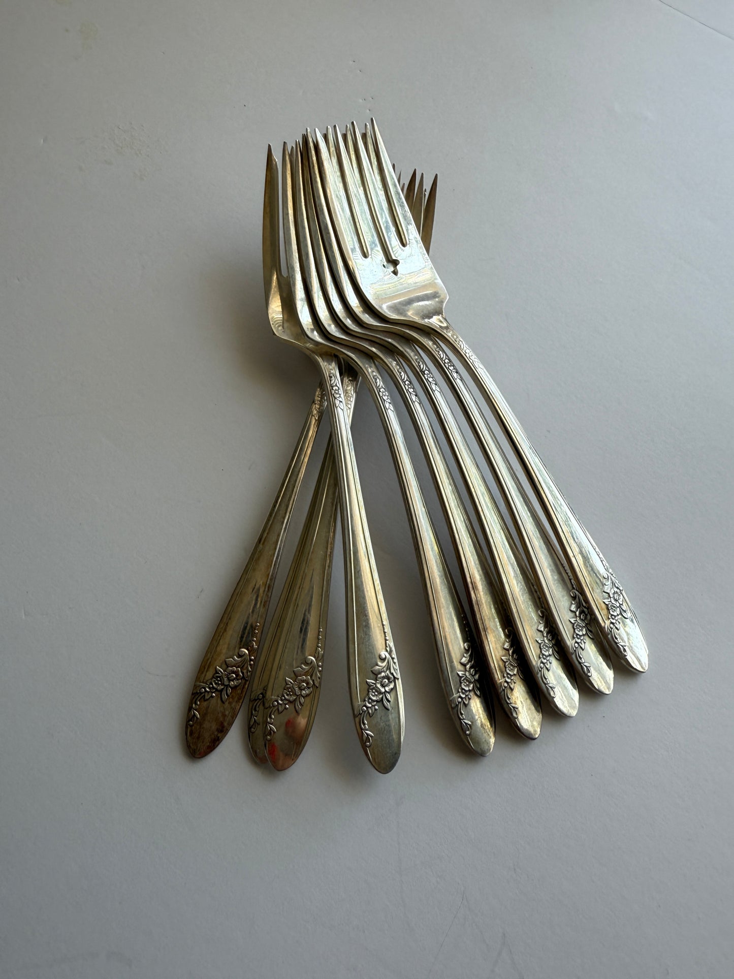Set of 8 Vintage Silver-Plated Dessert Forks by Oneida Community – Elegant Classic Flatware