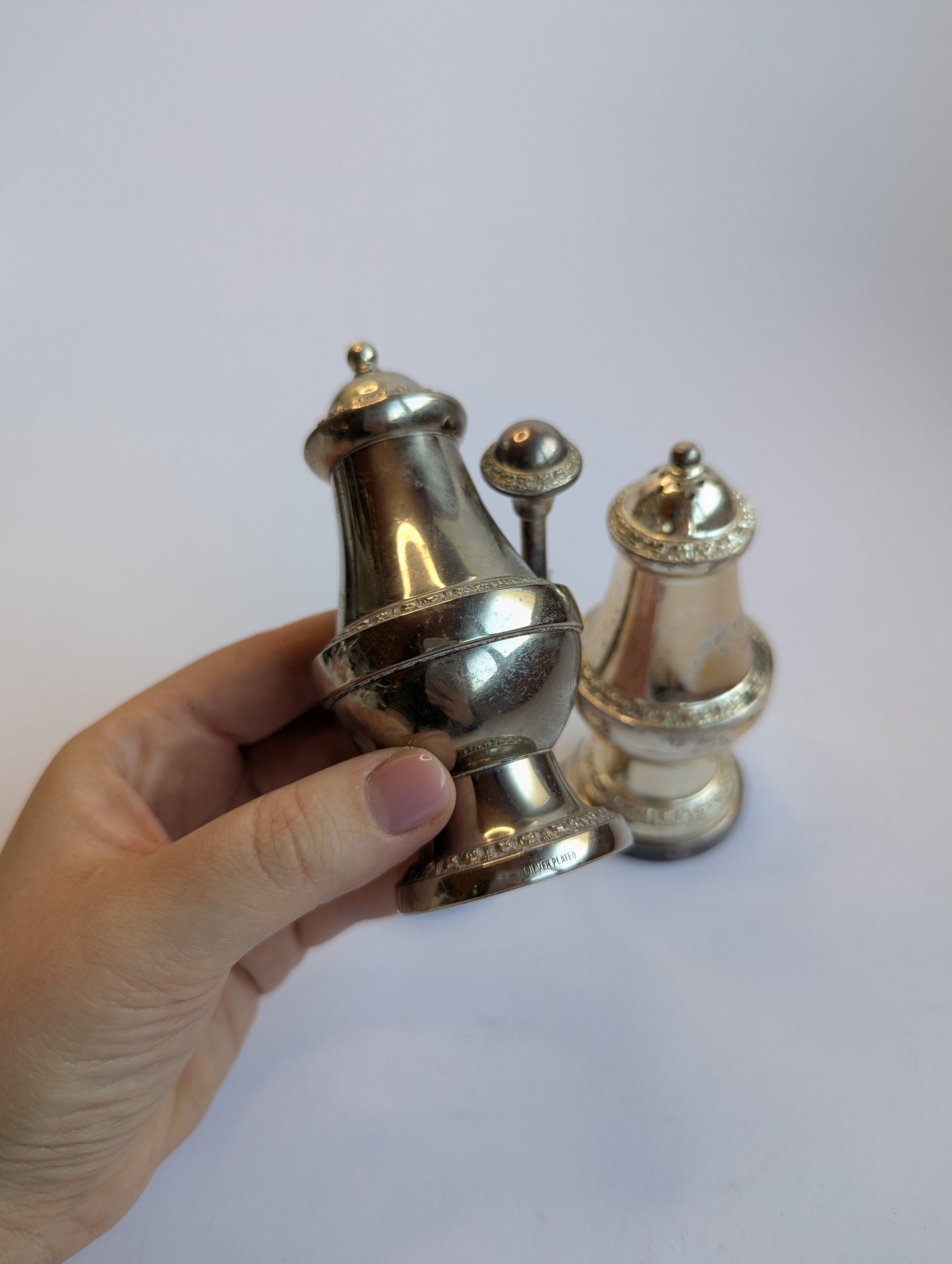 Vintage Silver-Plated Salt and Pepper Shaker Set with Stand – Elegant Tabletop Condiment Holder