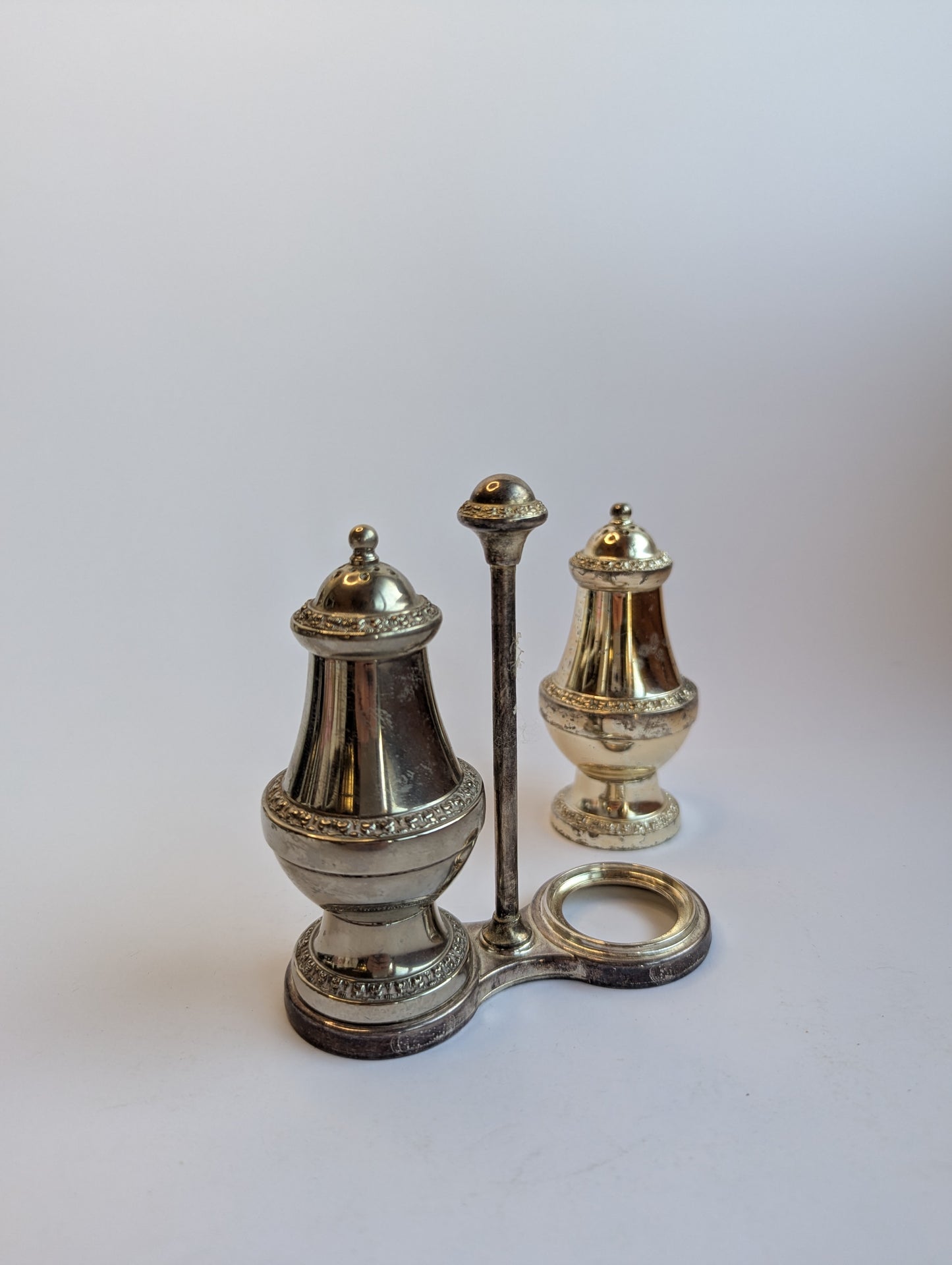 Vintage Silver-Plated Salt and Pepper Shaker Set with Stand – Elegant Tabletop Condiment Holder