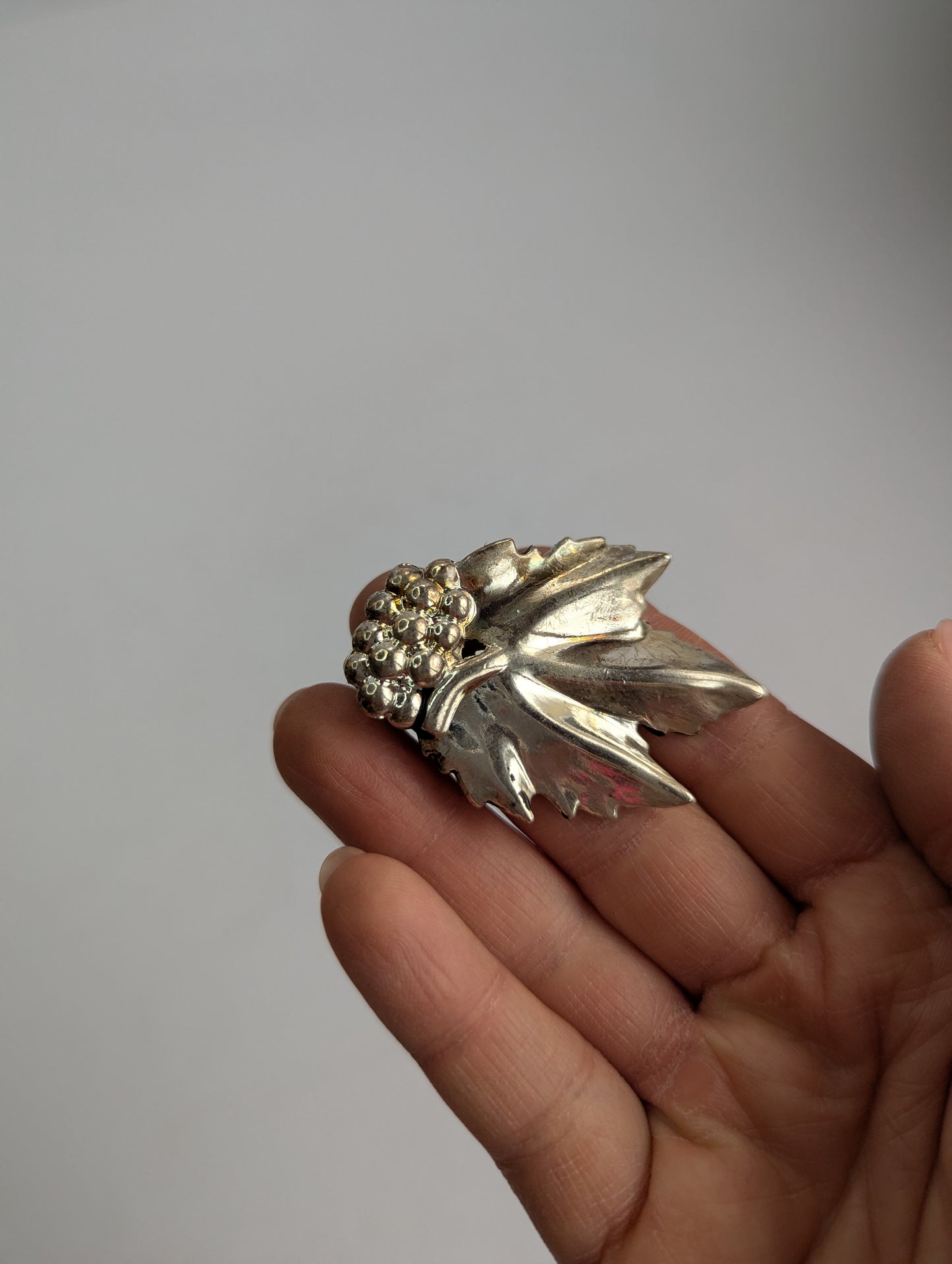 Vintage Silver Grape Leaf Knife Rests – Set of 6 Decorative Utensil Holders