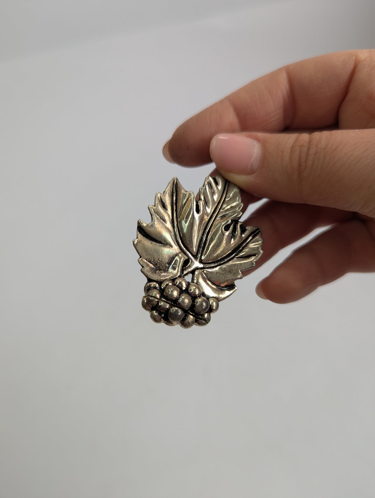 Vintage Silver Grape Leaf Knife Rests – Set of 6 Decorative Utensil Holders