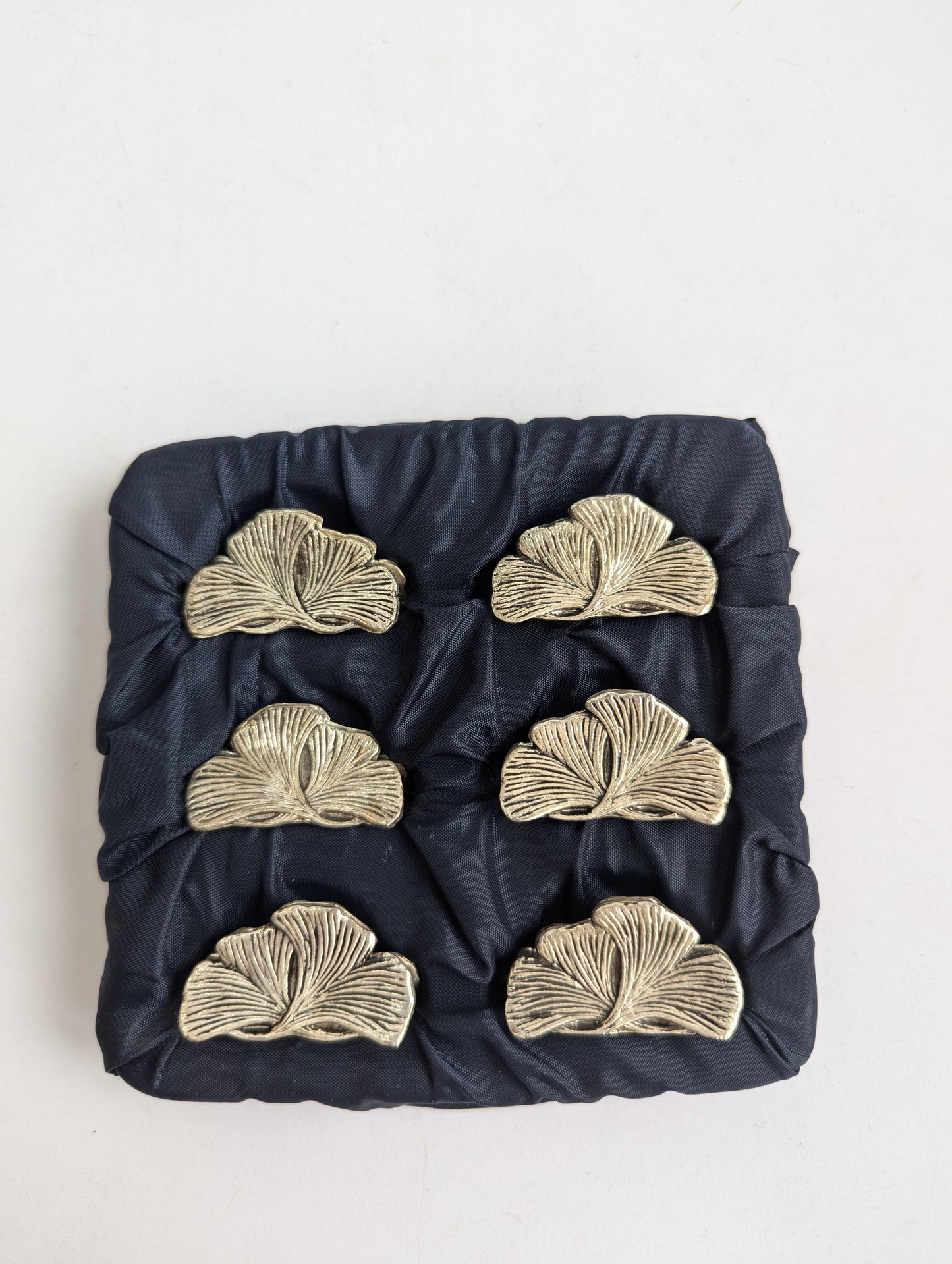 Elegant Silver Plate Leaf Place Card Holders – Set of 6 – Vintage Table Decor