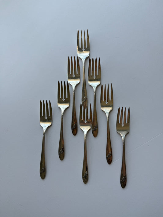 Set of 8 Vintage Silver-Plated Dessert Forks by Oneida Community – Elegant Classic Flatware