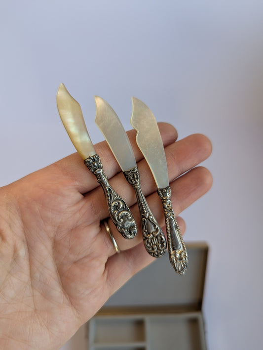 Vintage Sterling, Mother of Pearl Knives – For Black Caviar & Butter, Ornate Silver Handles