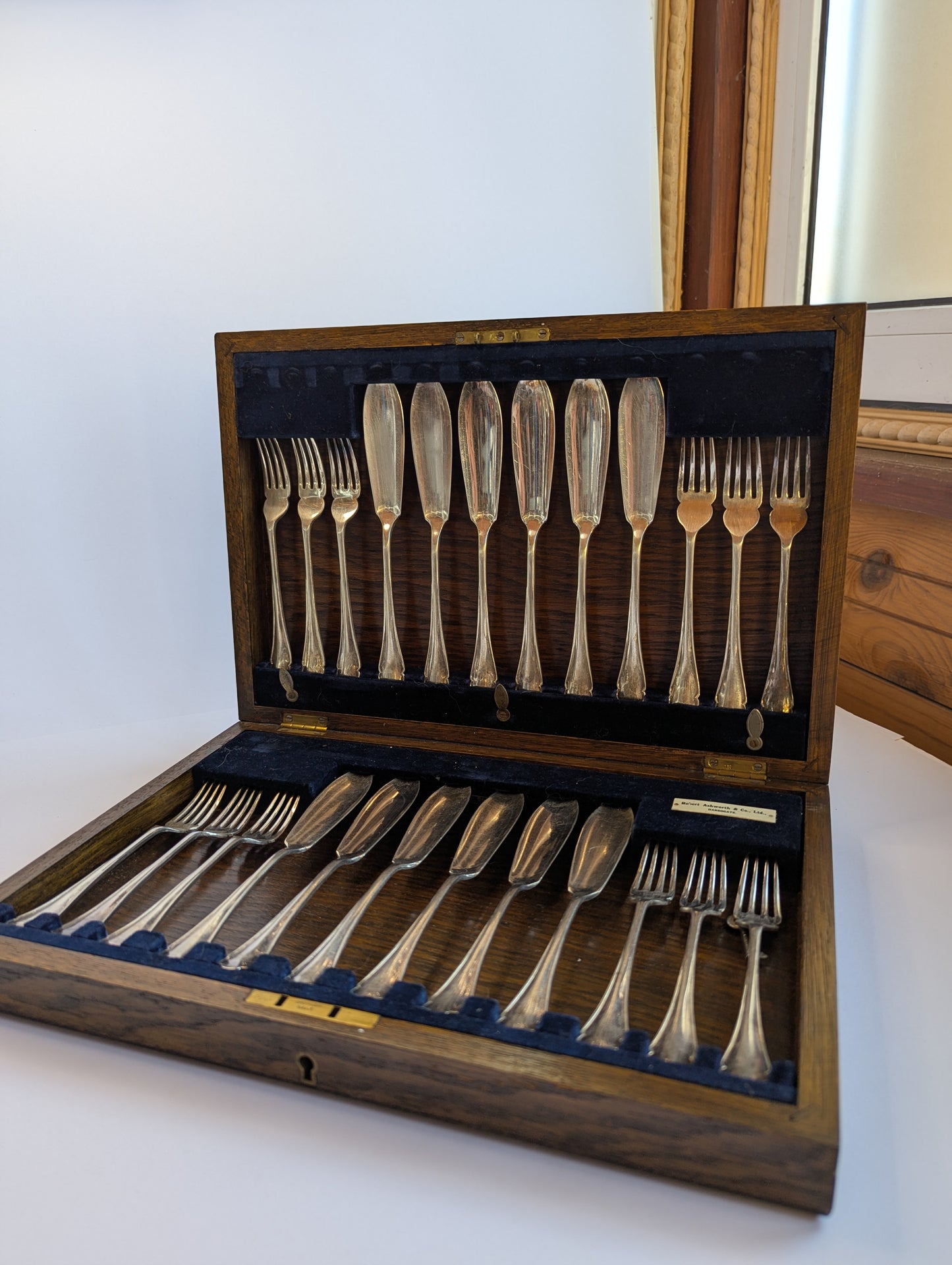 Antique Silver-Plated Fish Cutlery Set – Robert Ashworth & Co. Harrogate | Elegant 12-Piece Set in Original Wood Case