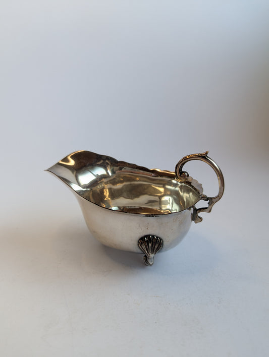 Vintage Silver-Plated Gravy Boat on Claw Feet – Elegant Footed Sauce Server with Handle